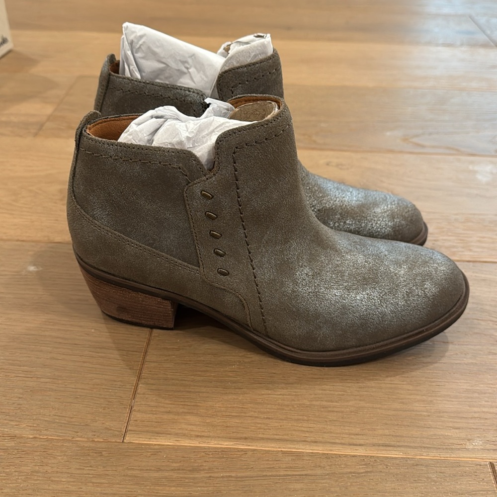 Clarks Boots - Picture 3 of 5